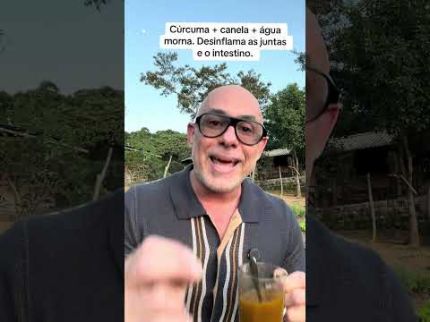 Cúrcuma + canela + água morna. Desinflama as juntas e o intestino.