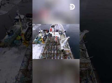 Incêndio crítico na sala de máquinas ameaça barco em alto-mar