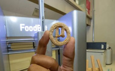 Cientistas apoiados pela NASA transformam resíduos plásticos em biscoitos comestíveis